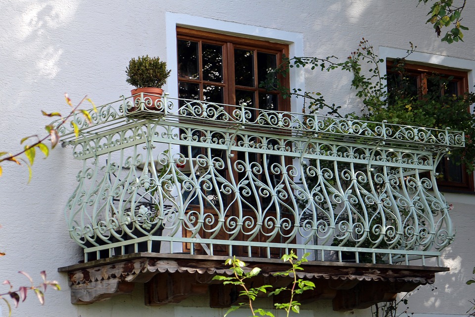 Balustrada przy schodach – wygoda i ozdoba